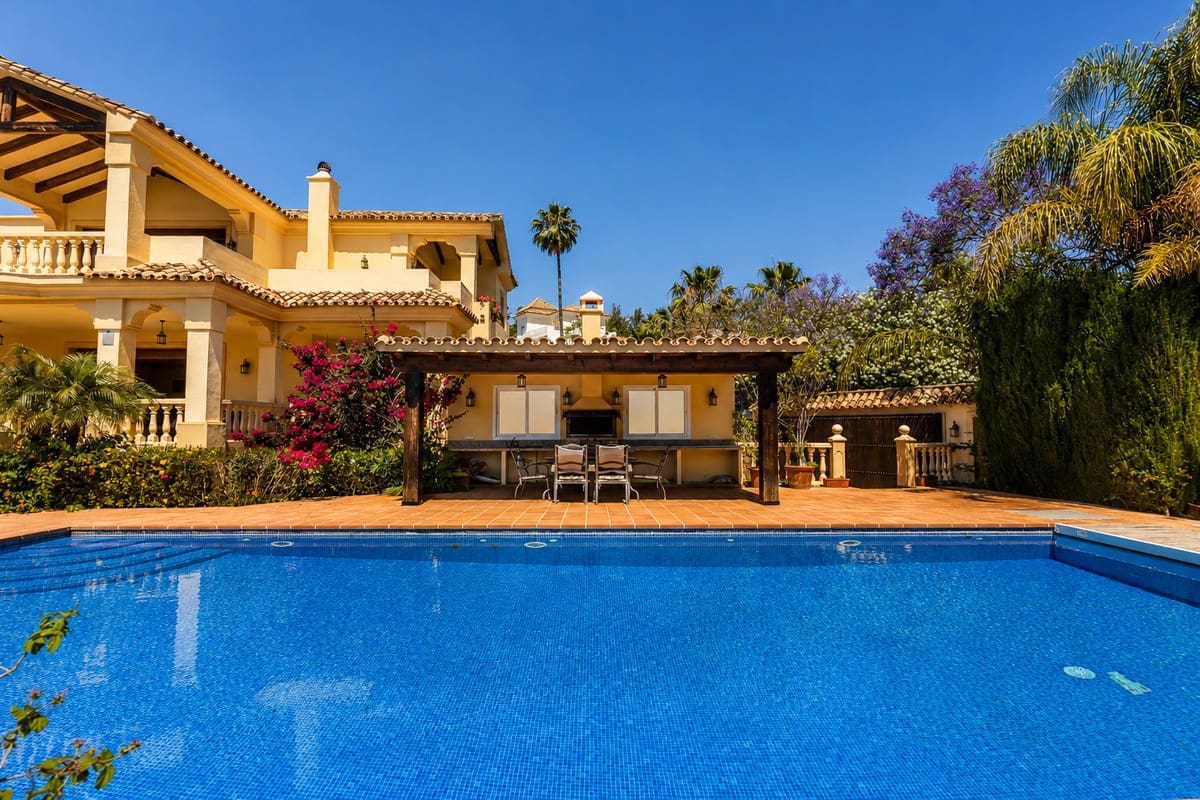 Chalet de 5 habitaciones en La Quinta en venta con piscina garaje - 2.400.000 € (Ref: 9902063)