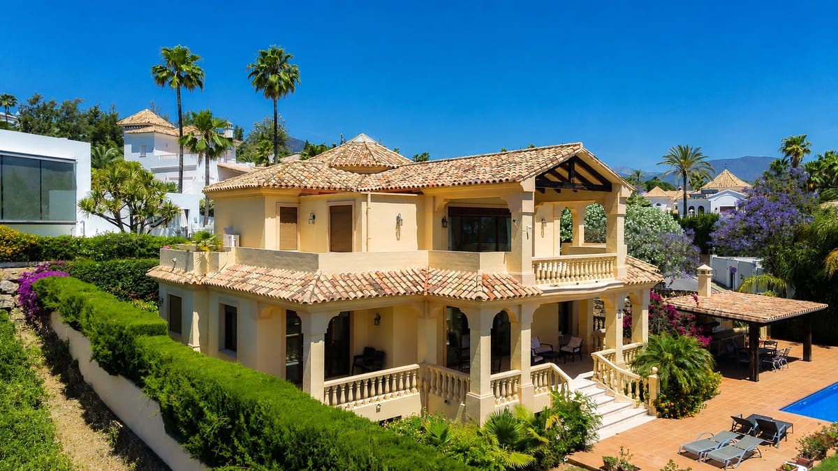 Chalet de 5 habitaciones en La Quinta en venta con piscina garaje - 2.400.000 € (Ref: 9902063)