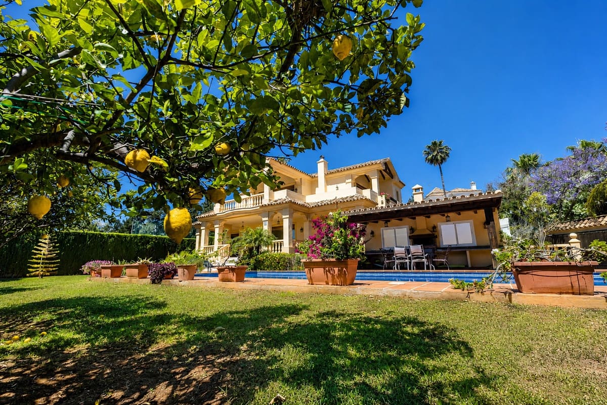 Chalet de 5 habitaciones en La Quinta en venta con piscina garaje - 2.400.000 € (Ref: 9902063)