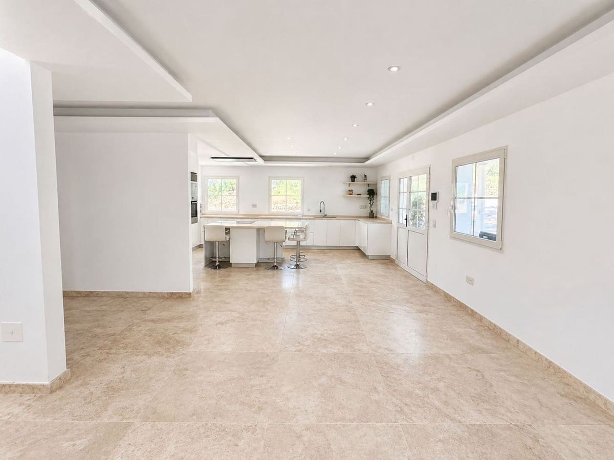 5 sovrum Villa till salu i Mijas med pool garage - 1 170 000 € (Ref: 9902067)