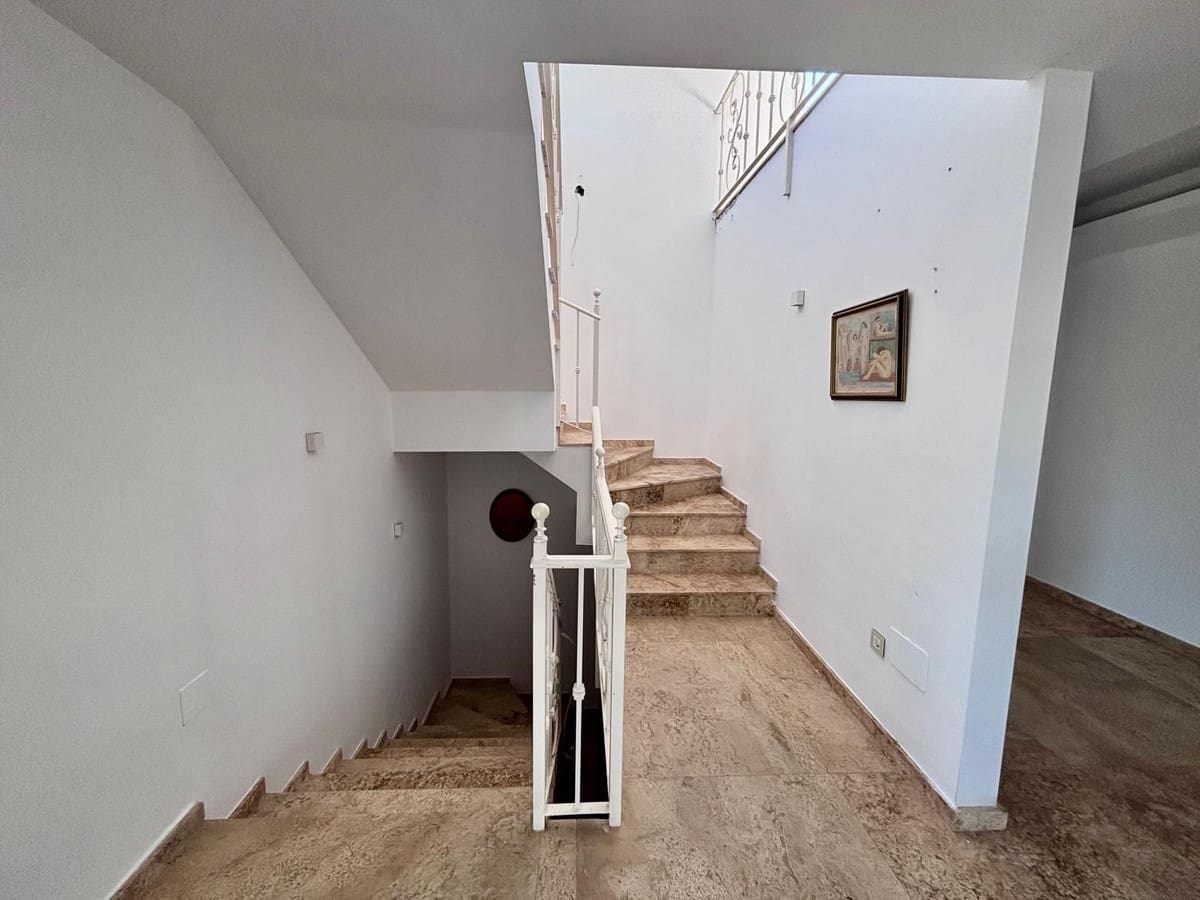 5 sovrum Villa till salu i Mijas med pool garage - 1 170 000 € (Ref: 9902067)