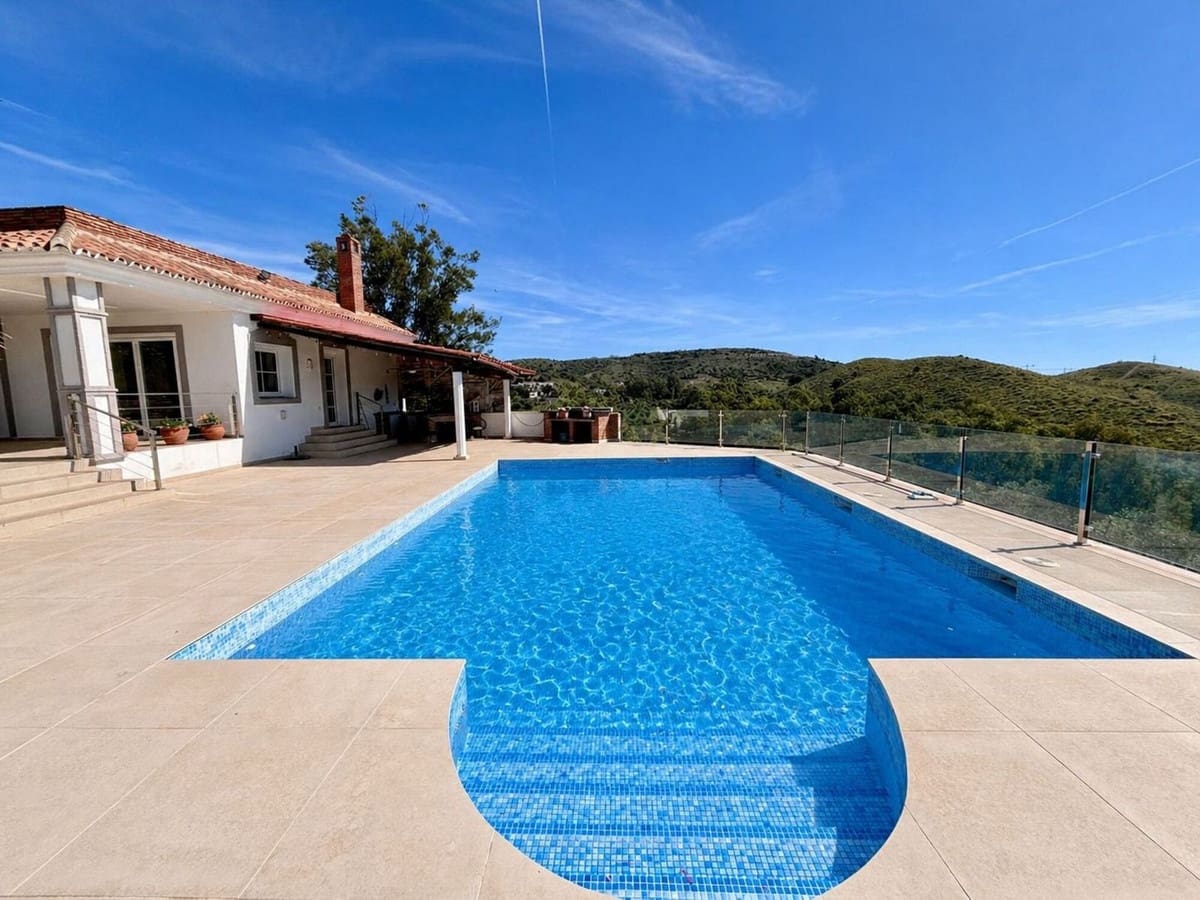 5 sovrum Villa till salu i Mijas med pool garage - 1 170 000 € (Ref: 9902067)