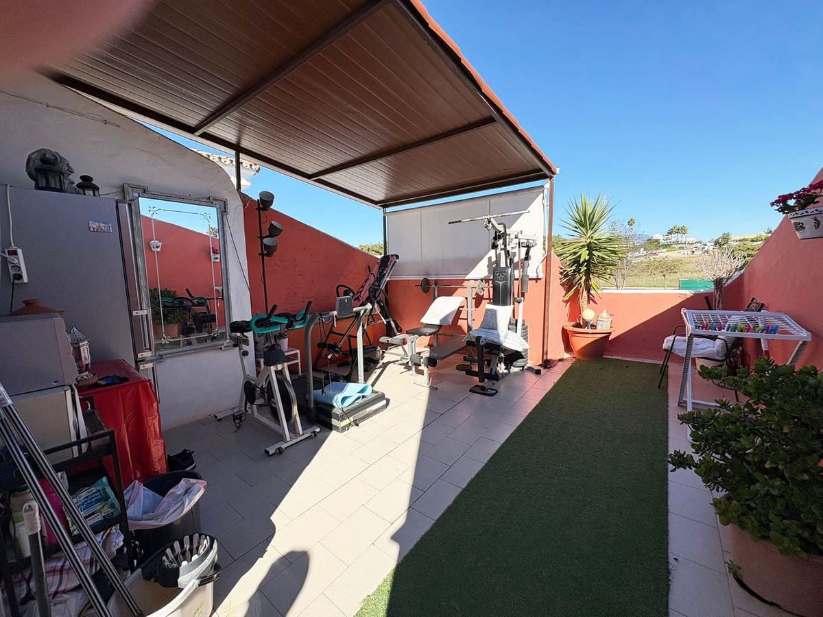 3 soveværelse Semi-Rækkehus til salg i Estepona med swimmingpool - € 515.000 (Ref: 9904672)