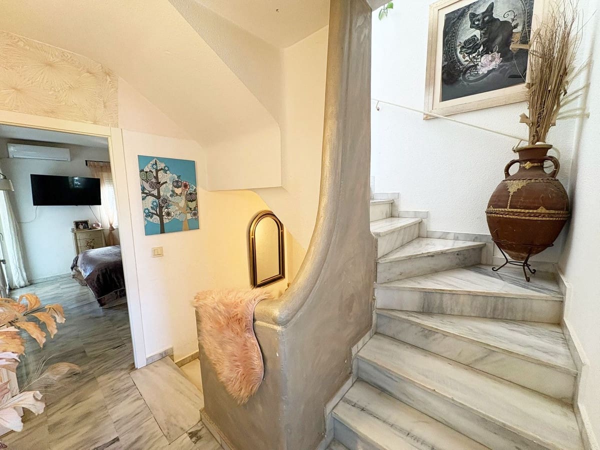 3 soveværelse Semi-Rækkehus til salg i Estepona med swimmingpool - € 515.000 (Ref: 9904672)