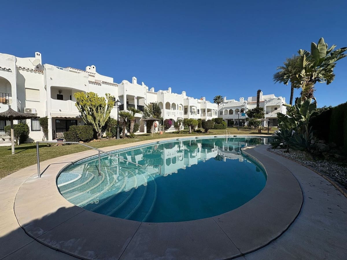 3 soveværelse Semi-Rækkehus til salg i Estepona med swimmingpool - € 515.000 (Ref: 9904672)