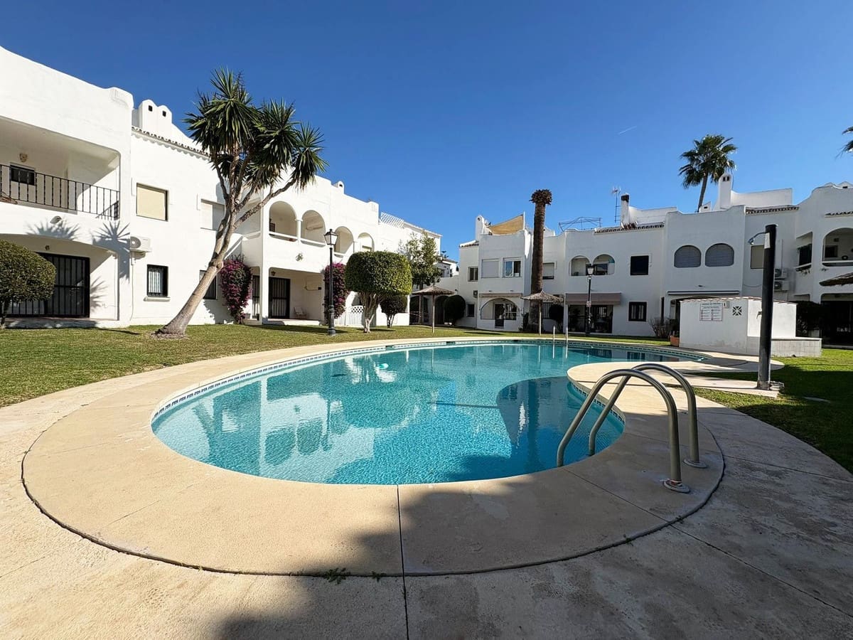 3 soveværelse Semi-Rækkehus til salg i Estepona med swimmingpool - € 515.000 (Ref: 9904672)
