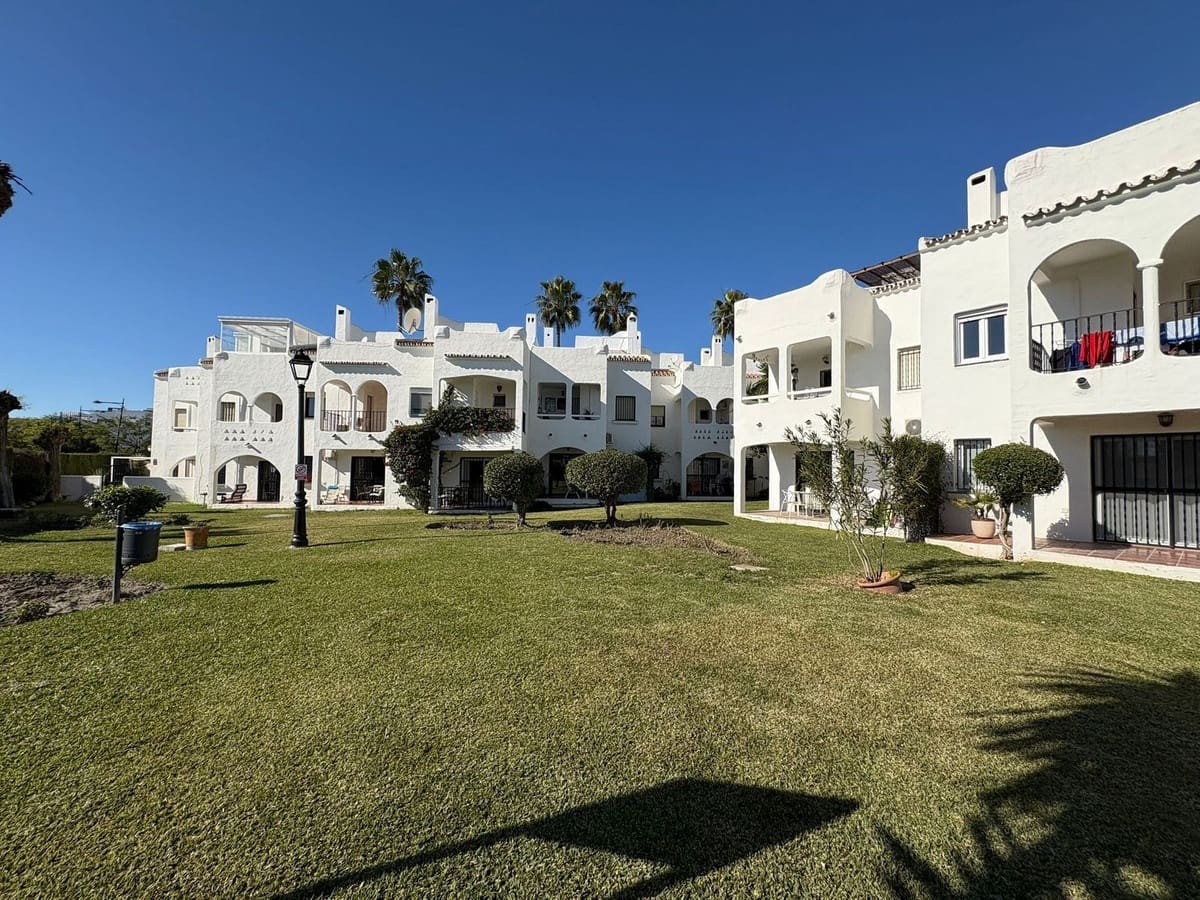 3 soveværelse Semi-Rækkehus til salg i Estepona med swimmingpool - € 515.000 (Ref: 9904672)