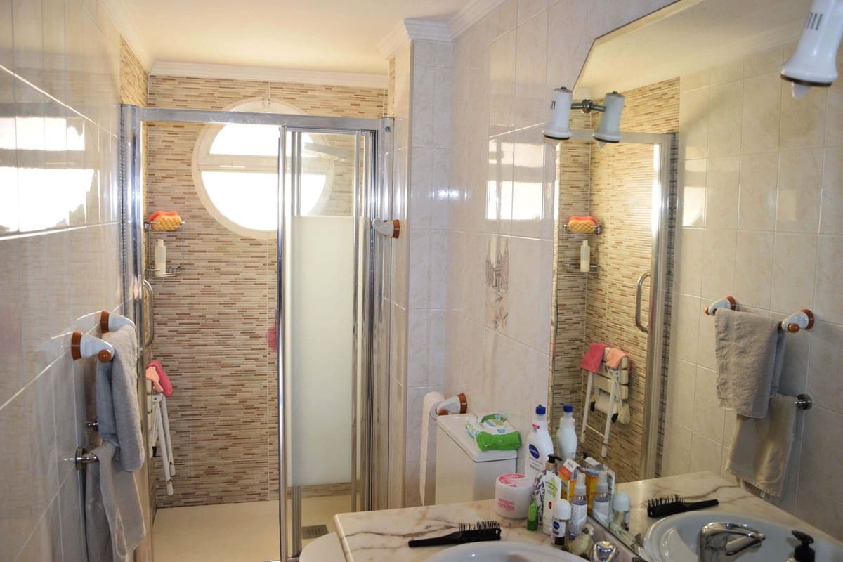 4 Zimmer Apartment zu verkaufen in Fuengirola mit Garage - 450.000 € (Ref: 9905002)