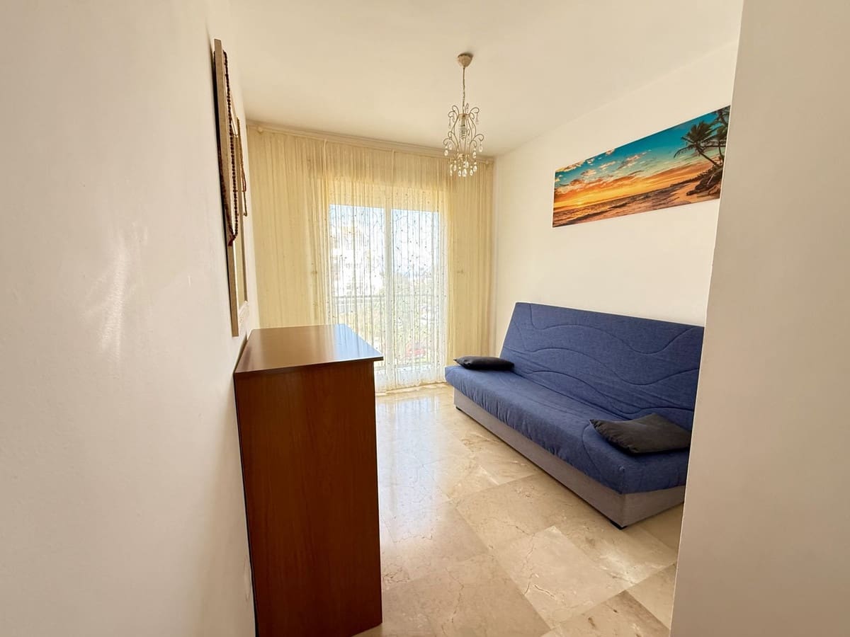 2 makuuhuone Huoneisto myytävänä paikassa Manilva mukana uima-altaan - 232 500 € (Ref: 9905005)