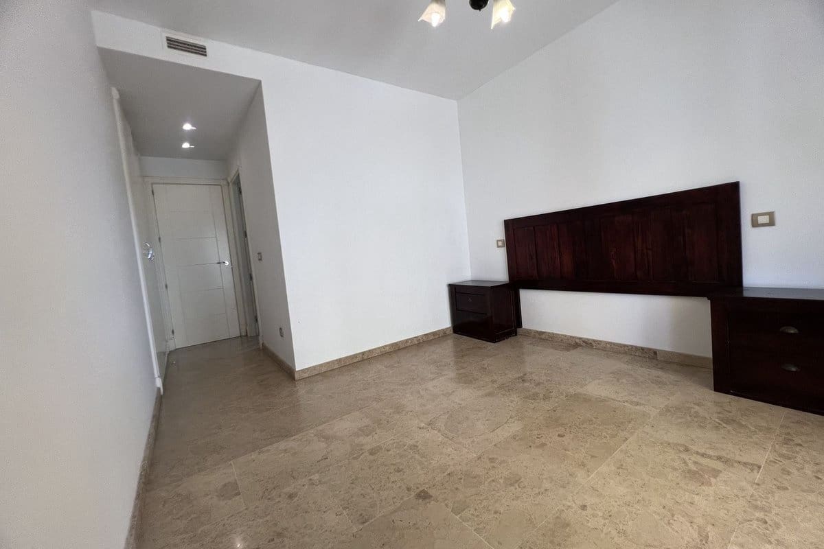 Apartamento de 2 habitaciones en Riviera del Sol en venta con piscina garaje - 350.000 € (Ref: 9924841)