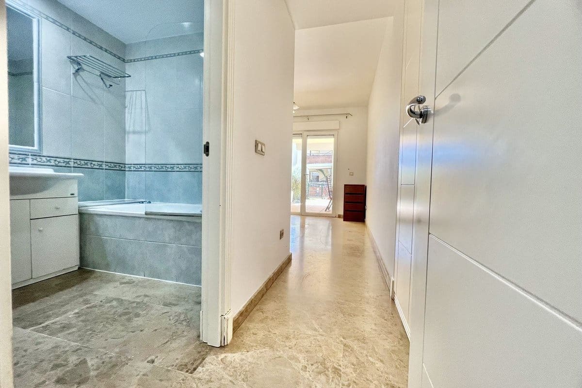 Apartamento de 2 habitaciones en Riviera del Sol en venta con piscina garaje - 350.000 € (Ref: 9924841)