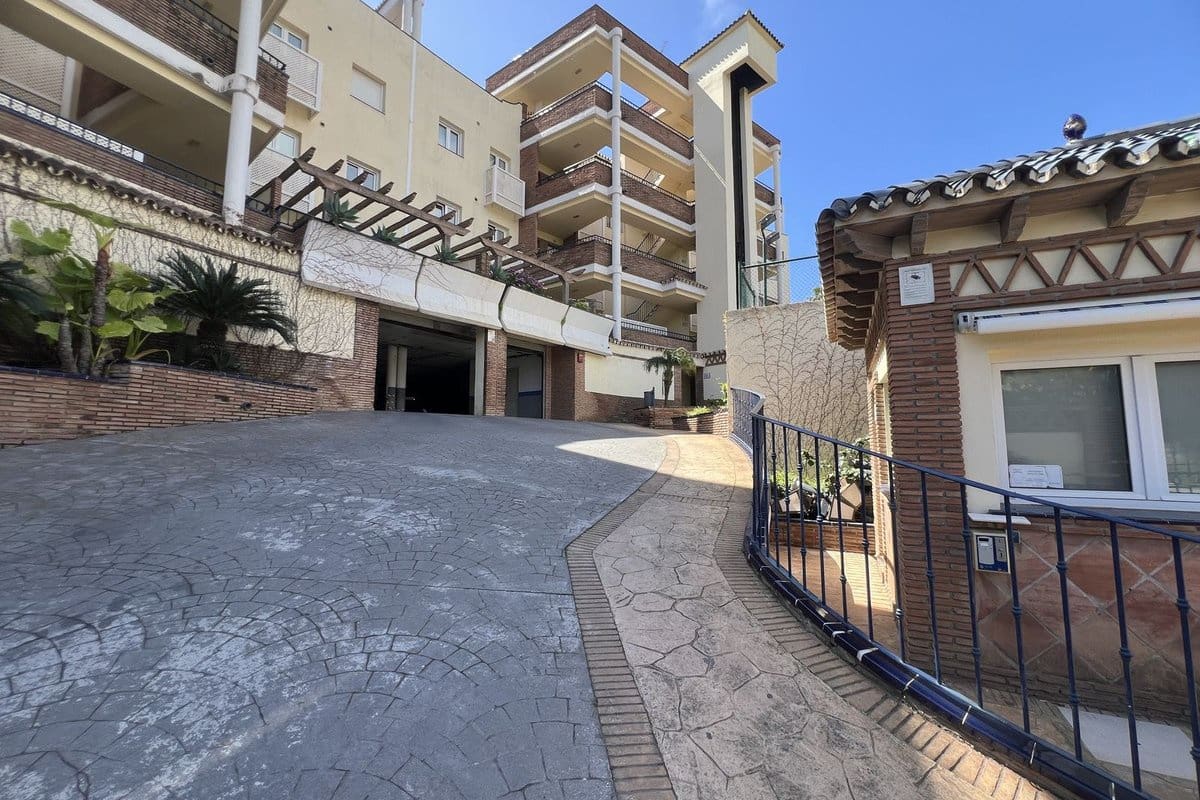Apartamento de 2 habitaciones en Riviera del Sol en venta con piscina garaje - 350.000 € (Ref: 9924841)