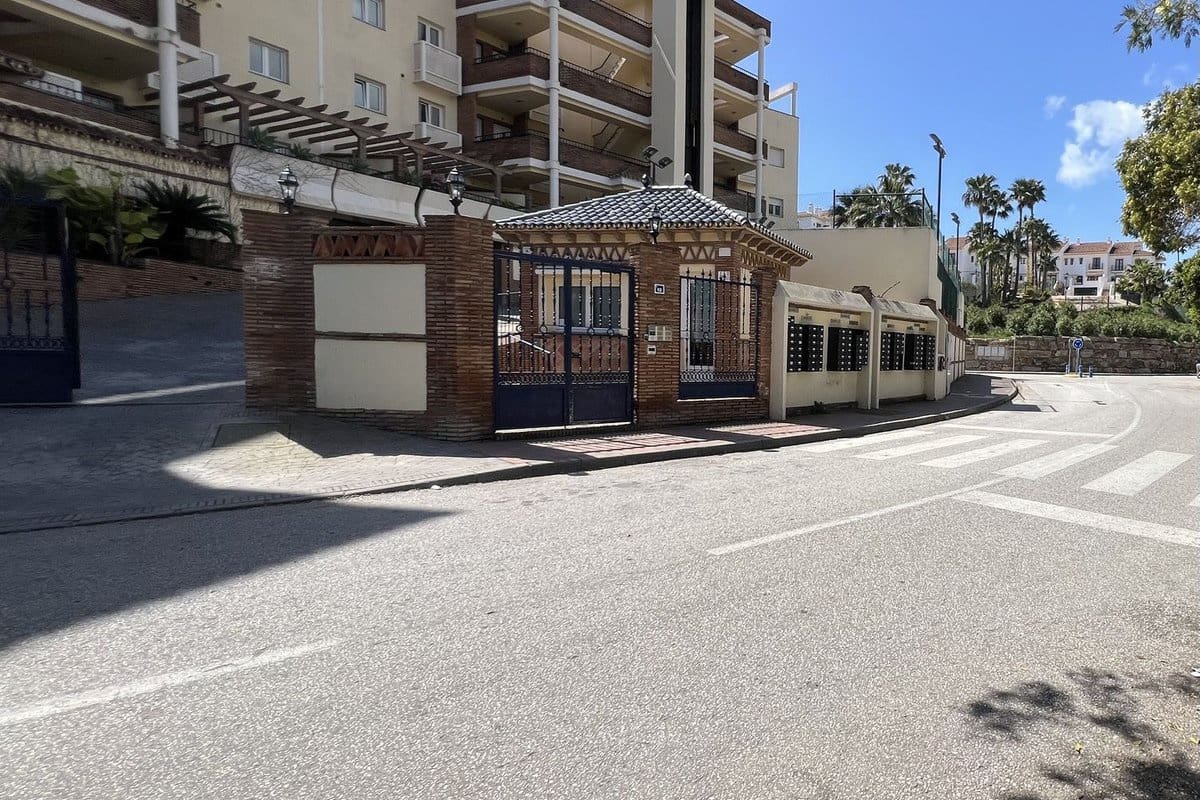 Apartamento de 2 habitaciones en Riviera del Sol en venta con piscina garaje - 350.000 € (Ref: 9924841)