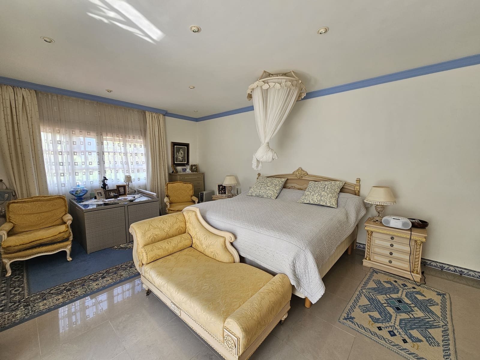 5 bedroom Villa for sale in Alhaurin de la Torre with pool garage - € 1,690,000 (Ref: 9924842)