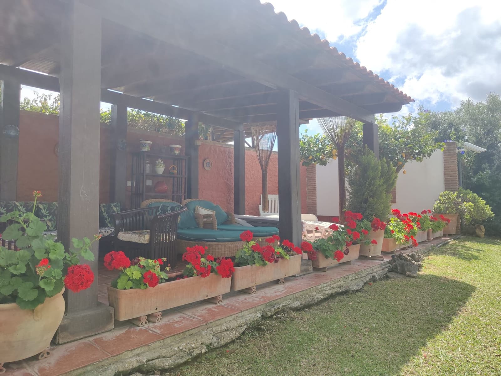 5 bedroom Villa for sale in Alhaurin de la Torre with pool garage - € 1,690,000 (Ref: 9924842)