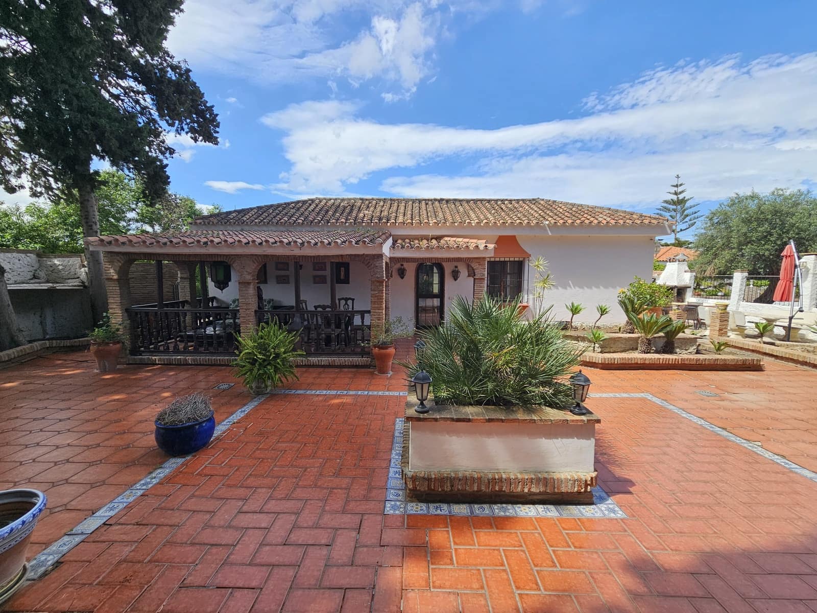 5 bedroom Villa for sale in Alhaurin de la Torre with pool garage - € 1,690,000 (Ref: 9924842)