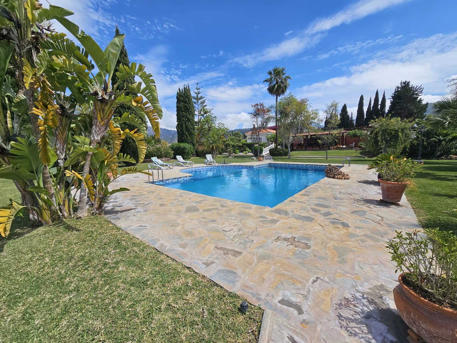 5 bedroom Villa for sale in Alhaurin de la Torre with pool garage - € 1,690,000 (Ref: 9924842)