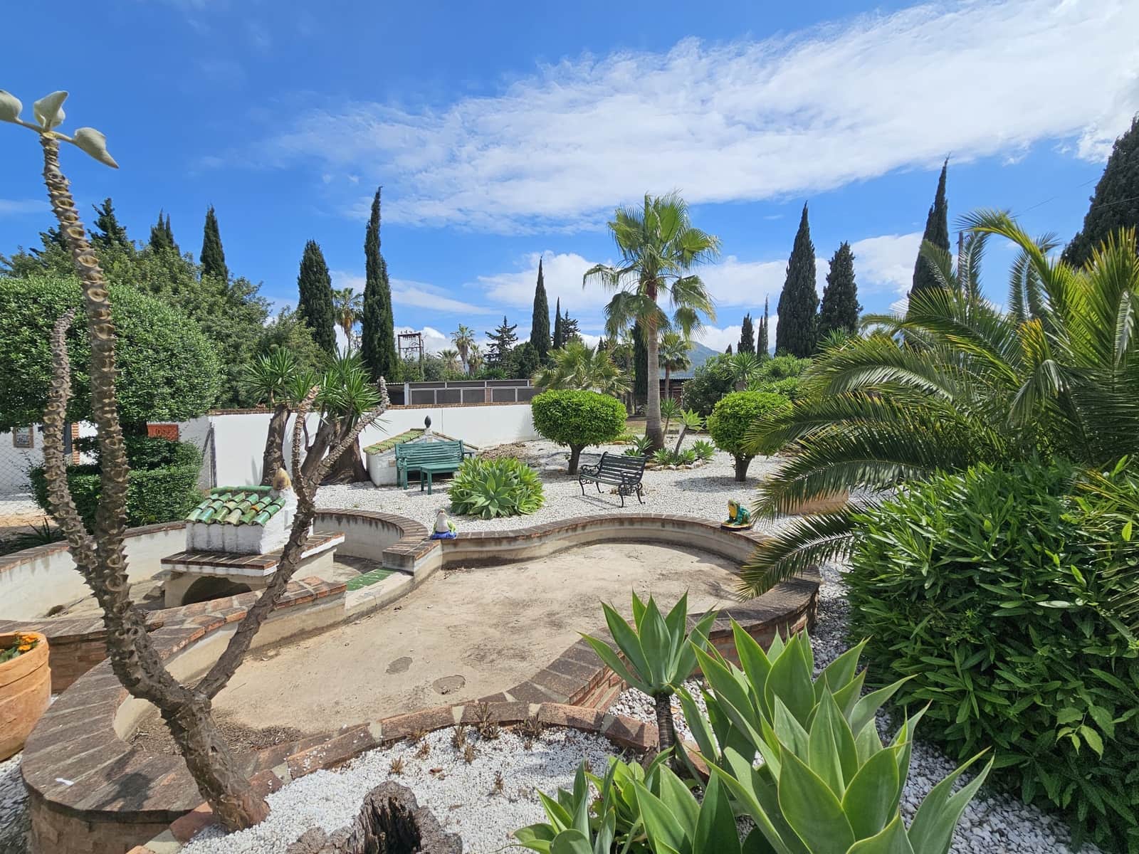 5 bedroom Villa for sale in Alhaurin de la Torre with pool garage - € 1,690,000 (Ref: 9924842)