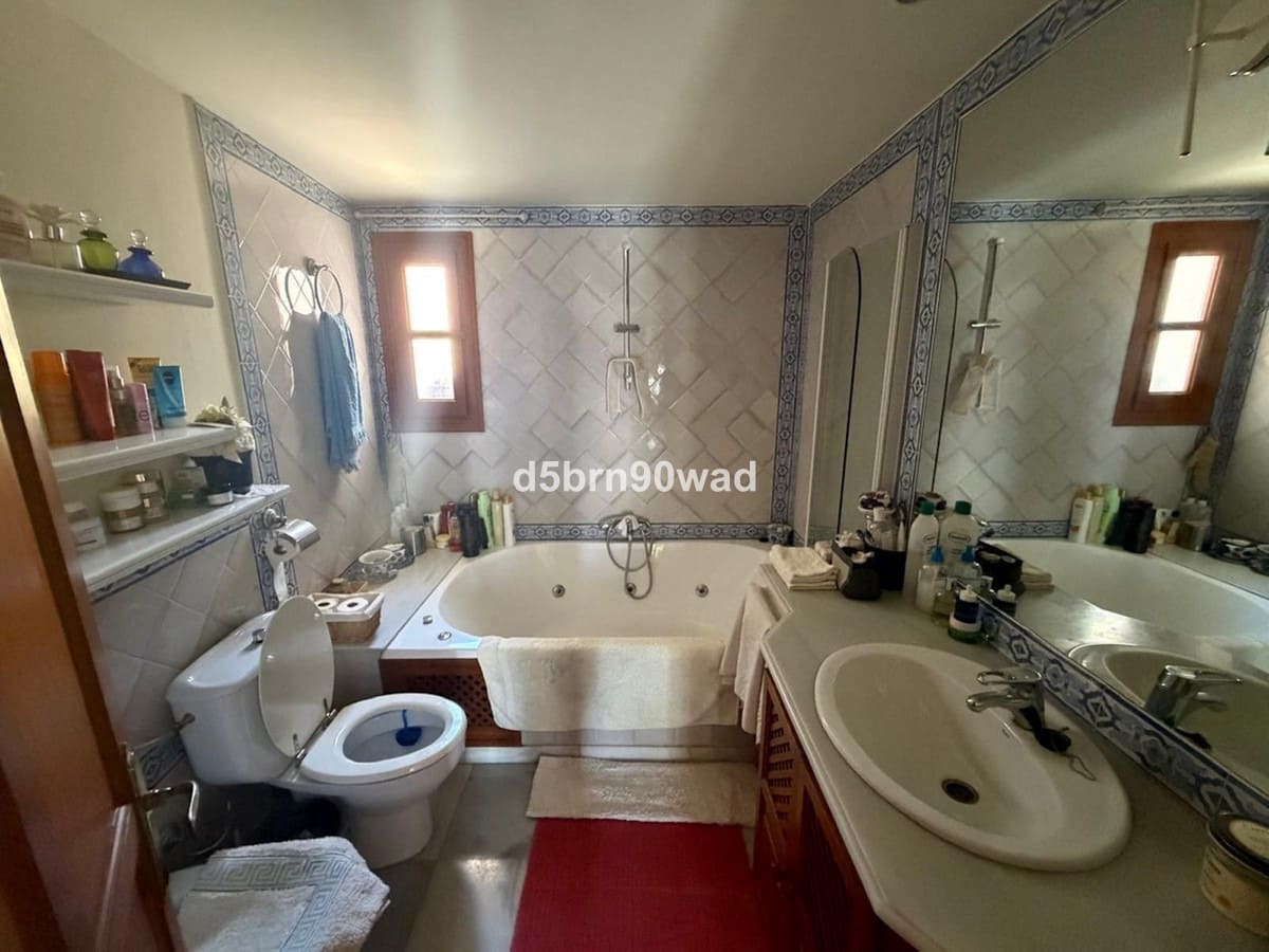 3 quarto Casa em Banda para venda em Marbella com piscina - 700 000 € (Ref: 9936625)