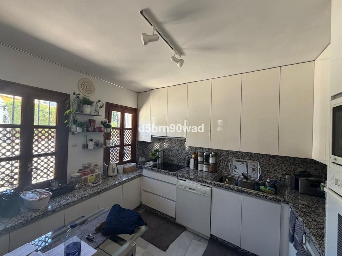 3 quarto Casa em Banda para venda em Marbella com piscina - 700 000 € (Ref: 9936625)