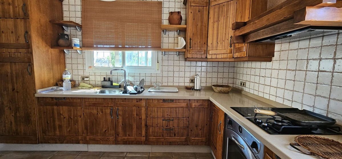 5 bedroom Villa for sale in El Rosario with garage - € 890,000 (Ref: 9936662)