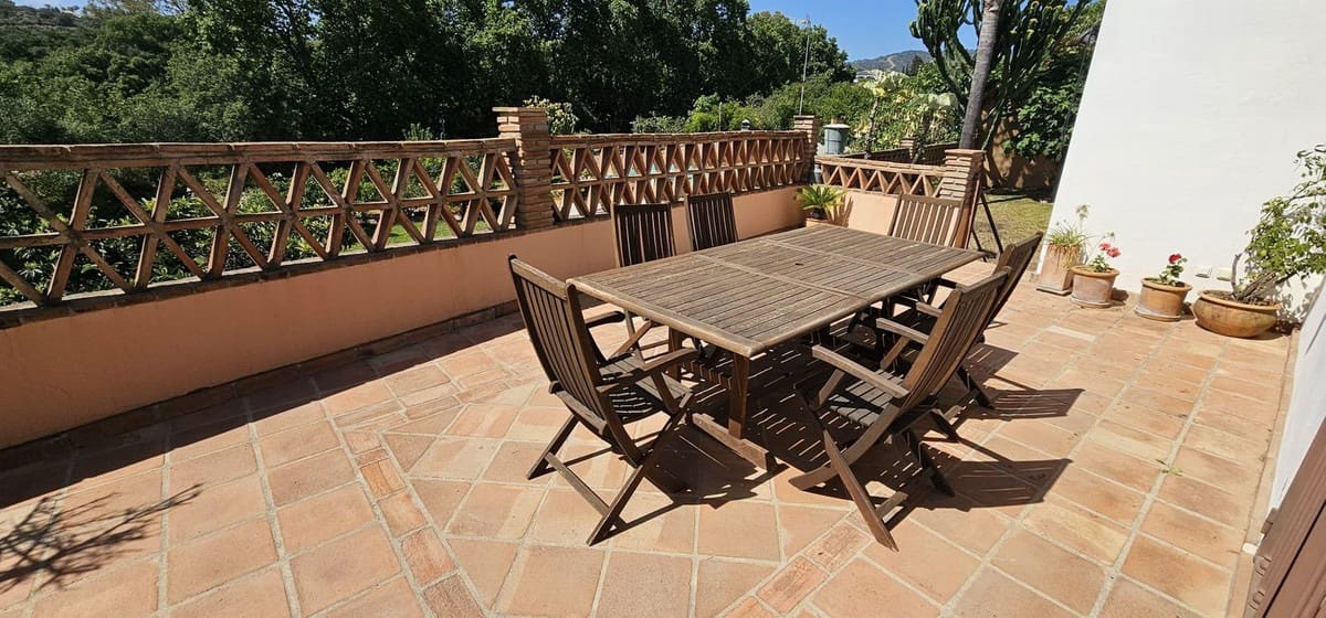5 bedroom Villa for sale in El Rosario with garage - € 890,000 (Ref: 9936662)
