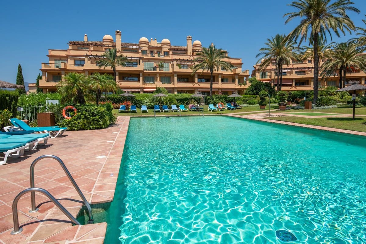 3 soveværelse Lejlighed til salg i Los Flamingos med swimmingpool garage - € 790.000 (Ref: 9938692)