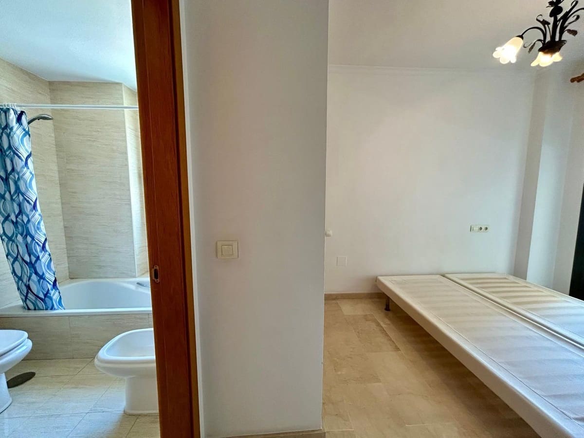 2 bedroom Apartment for sale in Fuengirola with pool garage - € 440,000 (Ref: 9938775)
