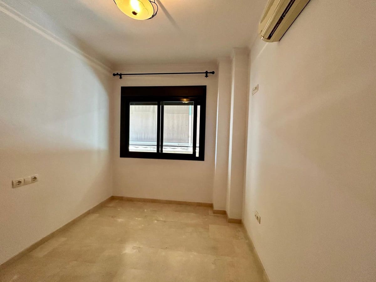 2 bedroom Apartment for sale in Fuengirola with pool garage - € 440,000 (Ref: 9938775)