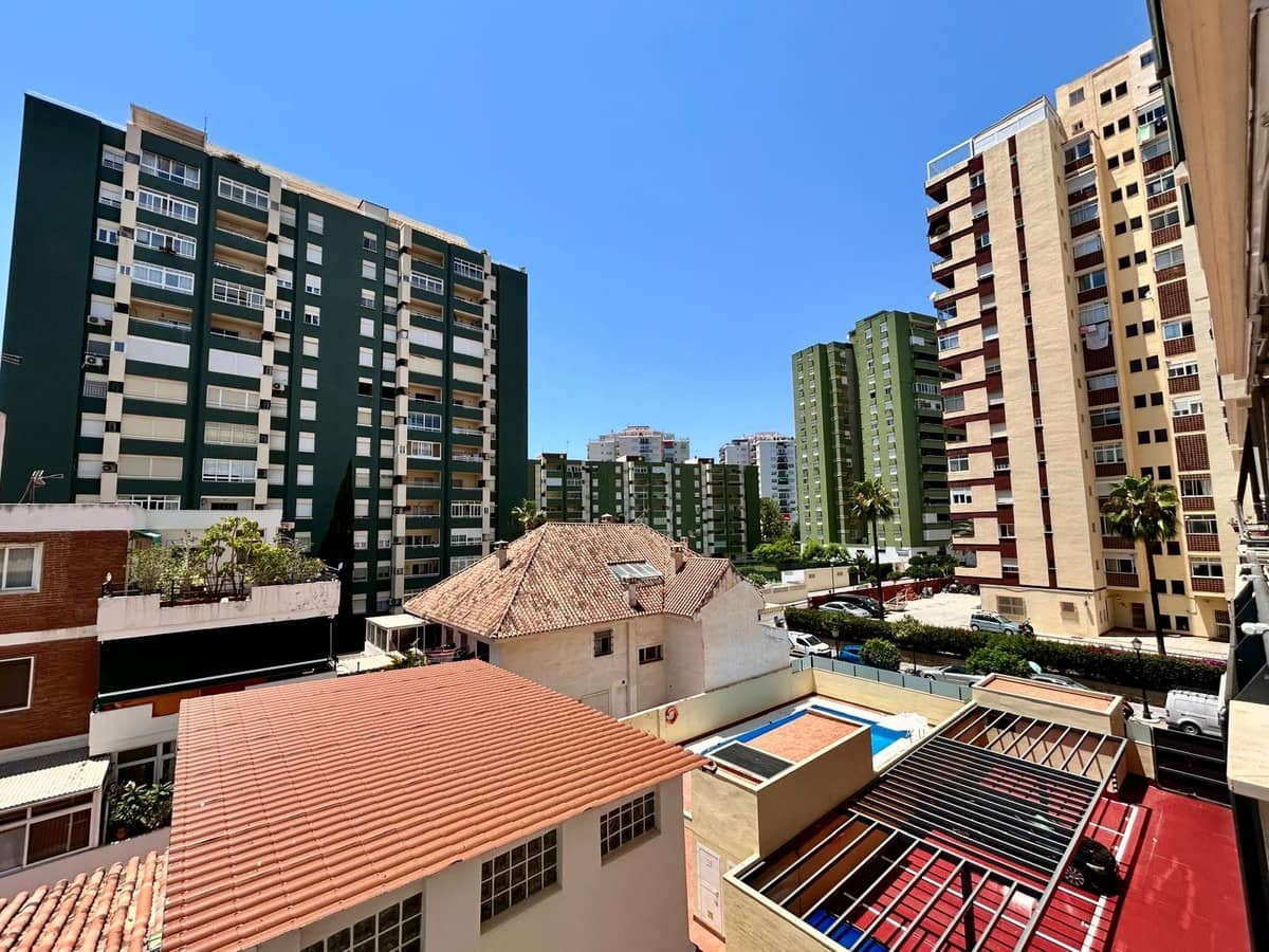 2 bedroom Apartment for sale in Fuengirola with pool garage - € 440,000 (Ref: 9938775)