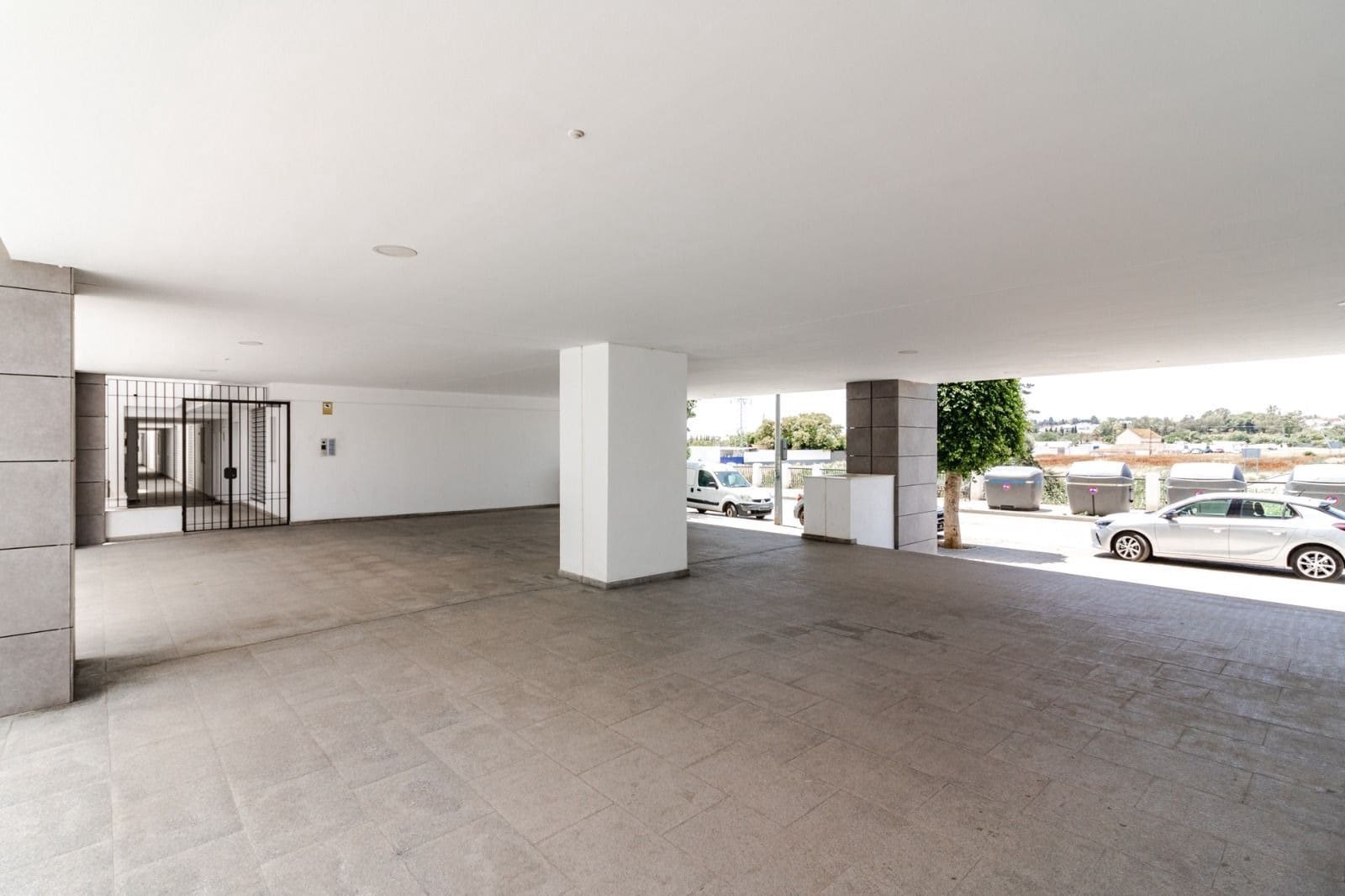 2 soverom Leilighet til salgs i Nueva Andalucia med svømmebasseng garasje - € 435 000 (Ref: 9938796)