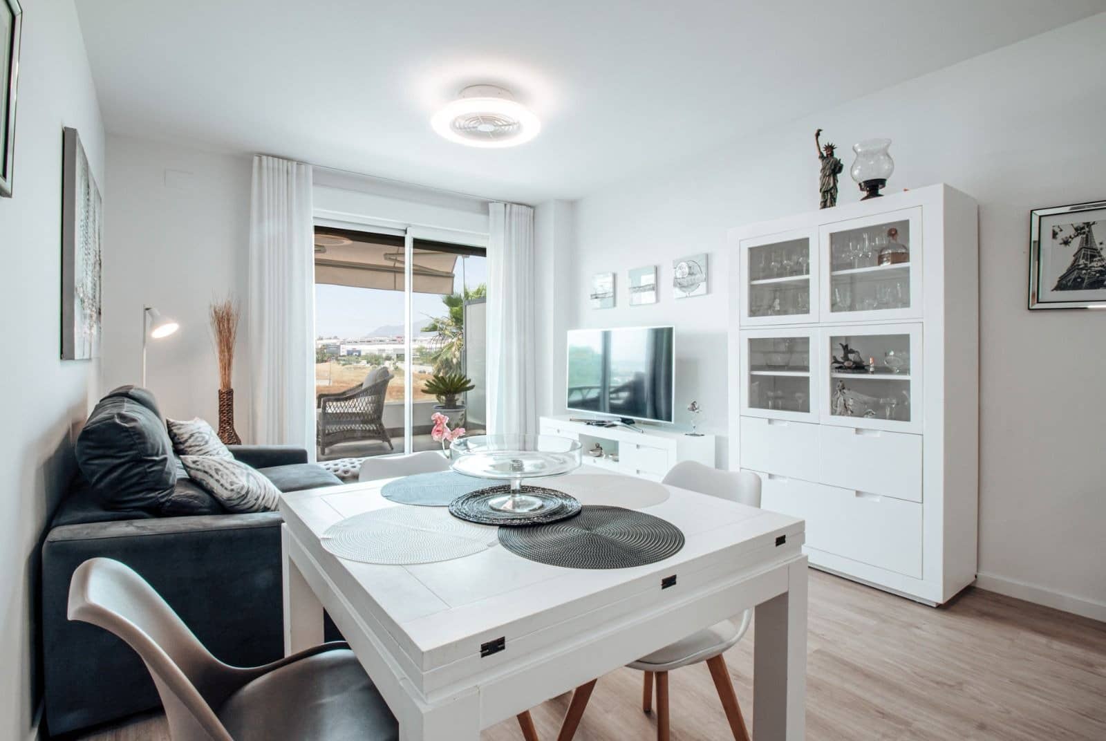 2 soverom Leilighet til salgs i Nueva Andalucia med svømmebasseng garasje - € 435 000 (Ref: 9938796)