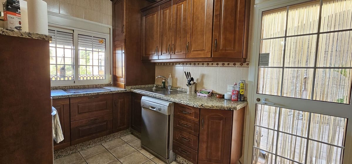 7 soverom Villa til salgs i Mijas med svømmebasseng garasje - € 399 000 (Ref: 9938812)