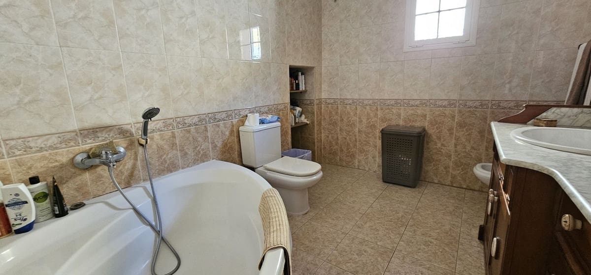 7 soverom Villa til salgs i Mijas med svømmebasseng garasje - € 399 000 (Ref: 9938812)