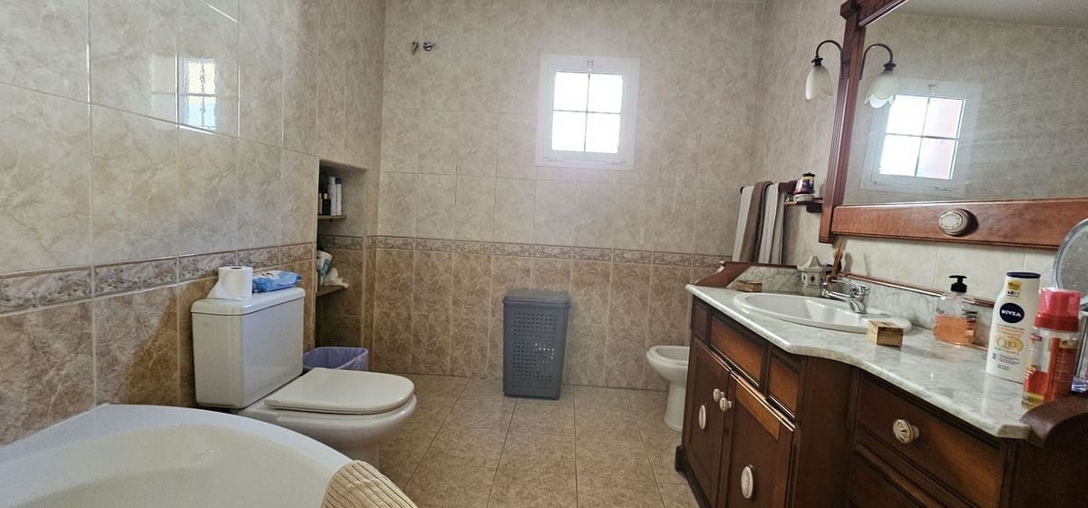 7 soverom Villa til salgs i Mijas med svømmebasseng garasje - € 399 000 (Ref: 9938812)