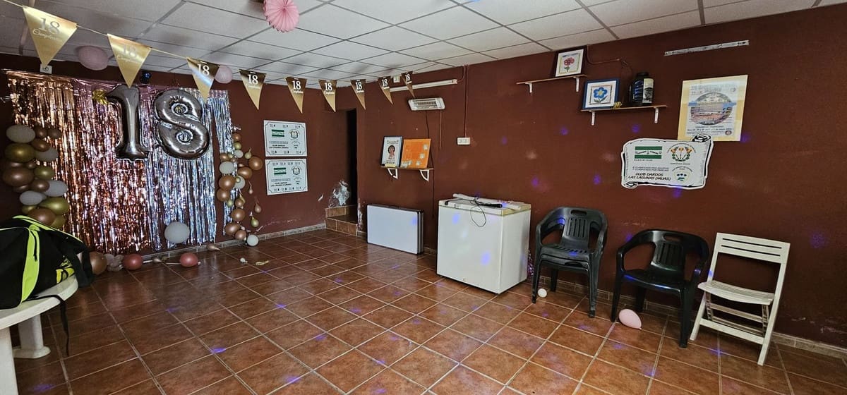 7 soverom Villa til salgs i Mijas med svømmebasseng garasje - € 399 000 (Ref: 9938812)