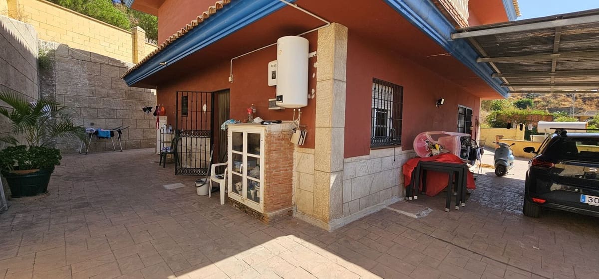 7 soverom Villa til salgs i Mijas med svømmebasseng garasje - € 399 000 (Ref: 9938812)