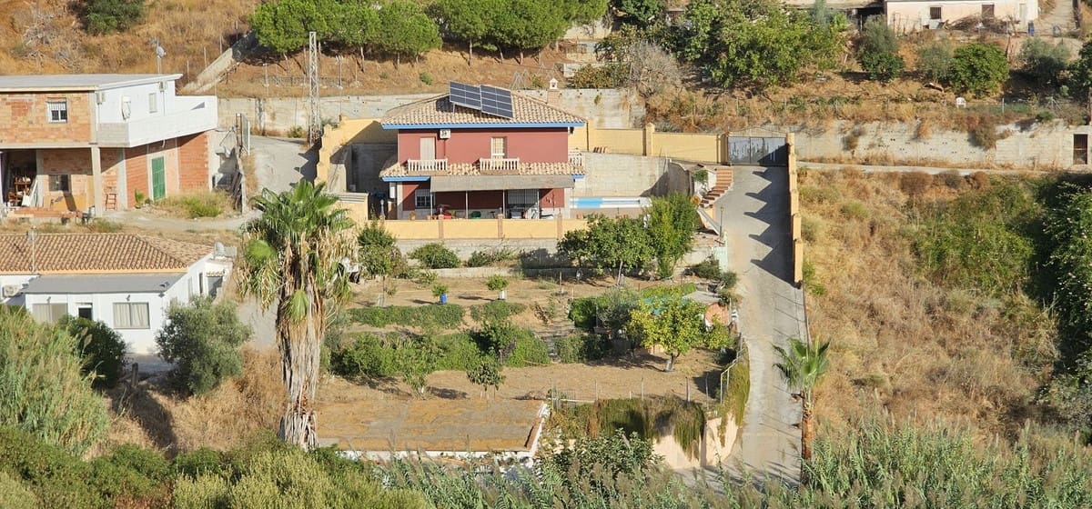 7 soverom Villa til salgs i Mijas med svømmebasseng garasje - € 399 000 (Ref: 9938812)