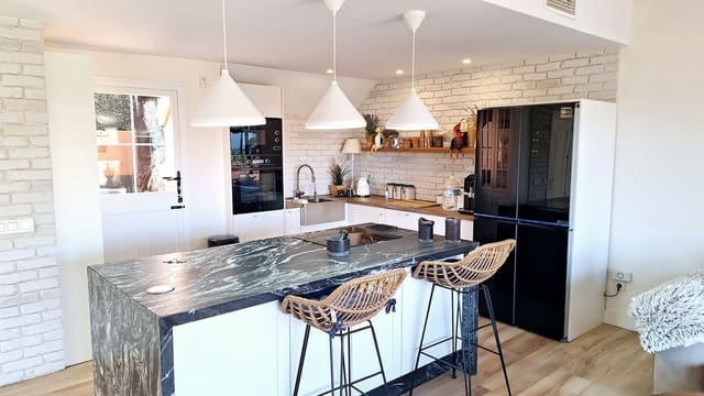 2 soverom Penthouse til salgs i La Duquesa / Puerto de la Duquesa, Manilva med svømmebasseng garasje - € 399 000 (Ref: 9938884)