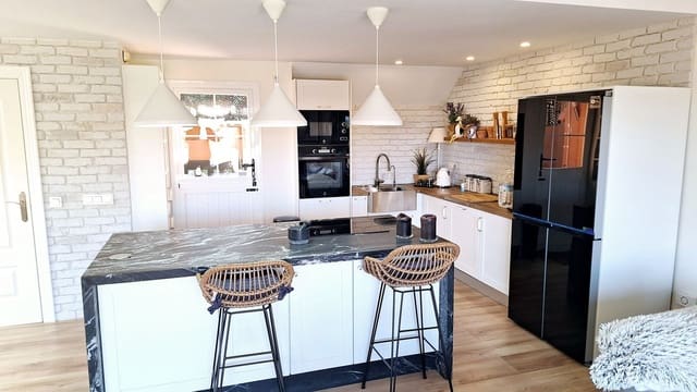 2 soverom Penthouse til salgs i La Duquesa / Puerto de la Duquesa, Manilva med svømmebasseng garasje - € 399 000 (Ref: 9938884)