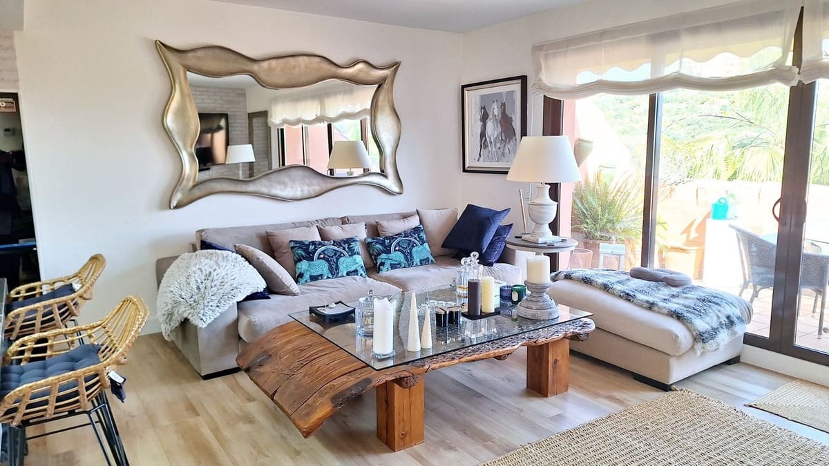 2 soverom Penthouse til salgs i La Duquesa / Puerto de la Duquesa med svømmebasseng garasje - € 399 000 (Ref: 9938884)
