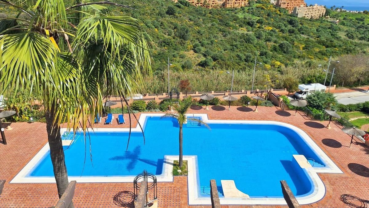 2 soverom Penthouse til salgs i La Duquesa / Puerto de la Duquesa med svømmebasseng garasje - € 399 000 (Ref: 9938884)