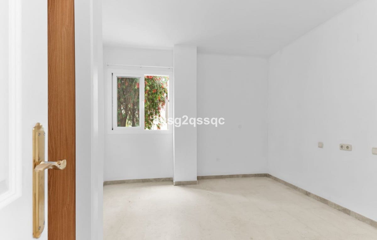 3 soveværelse Lejlighed til salg i Elviria med swimmingpool garage - € 399.000 (Ref: 9940429)