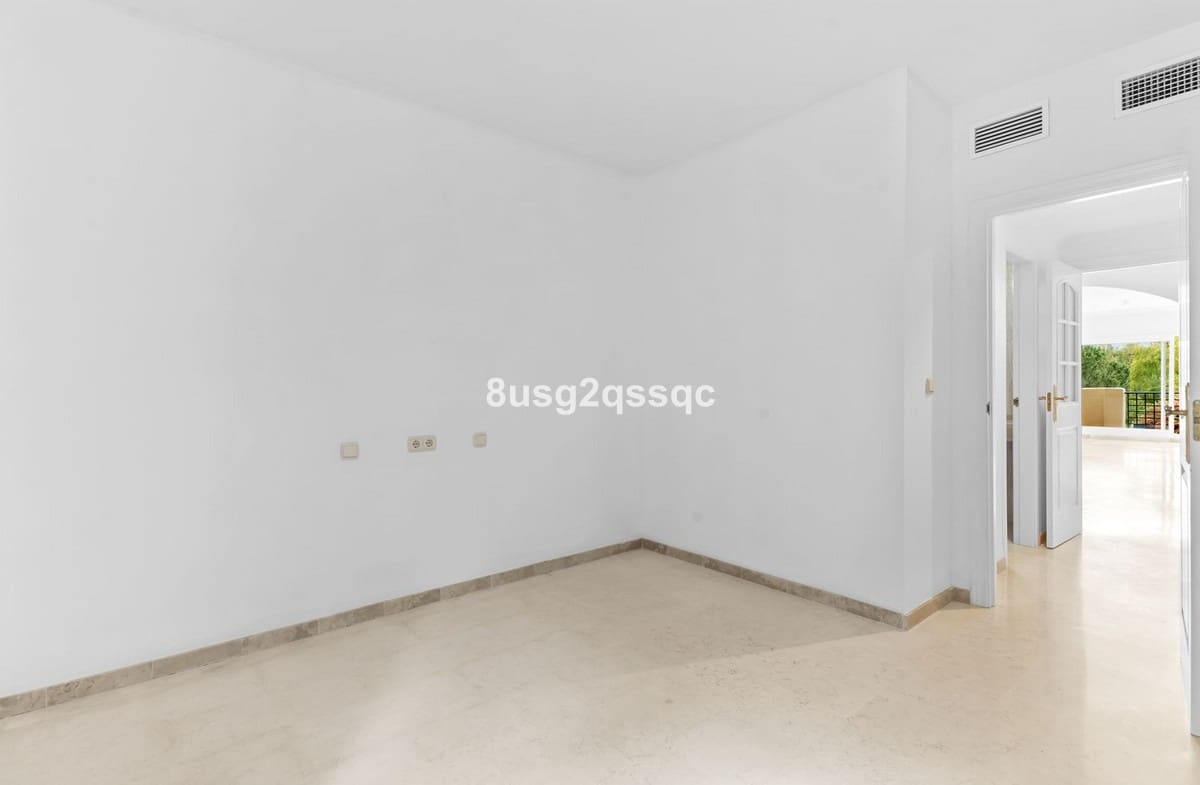 3 soveværelse Lejlighed til salg i Elviria med swimmingpool garage - € 399.000 (Ref: 9940429)