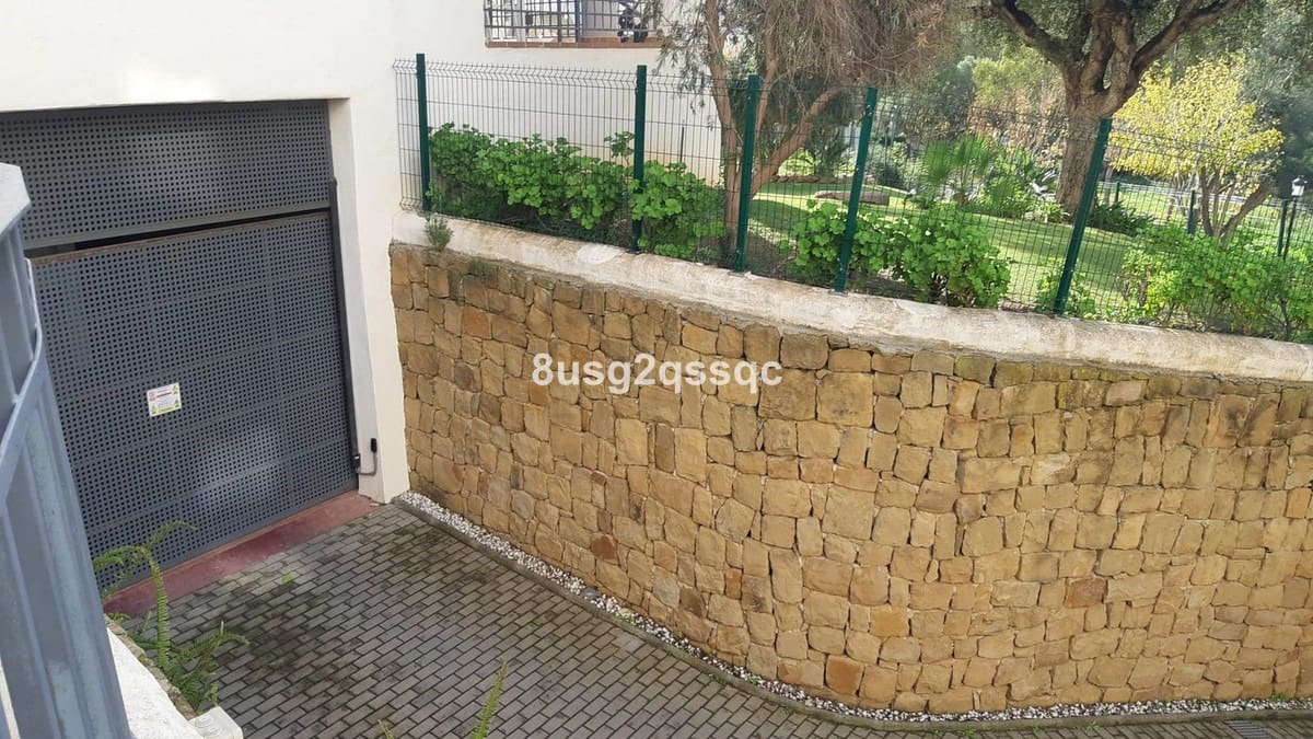 3 soveværelse Lejlighed til salg i Elviria med swimmingpool garage - € 399.000 (Ref: 9940429)