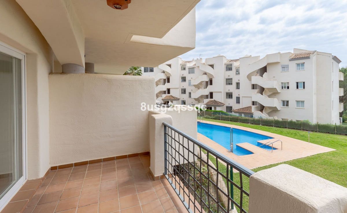 3 soveværelse Lejlighed til salg i Elviria med swimmingpool garage - € 399.000 (Ref: 9940429)