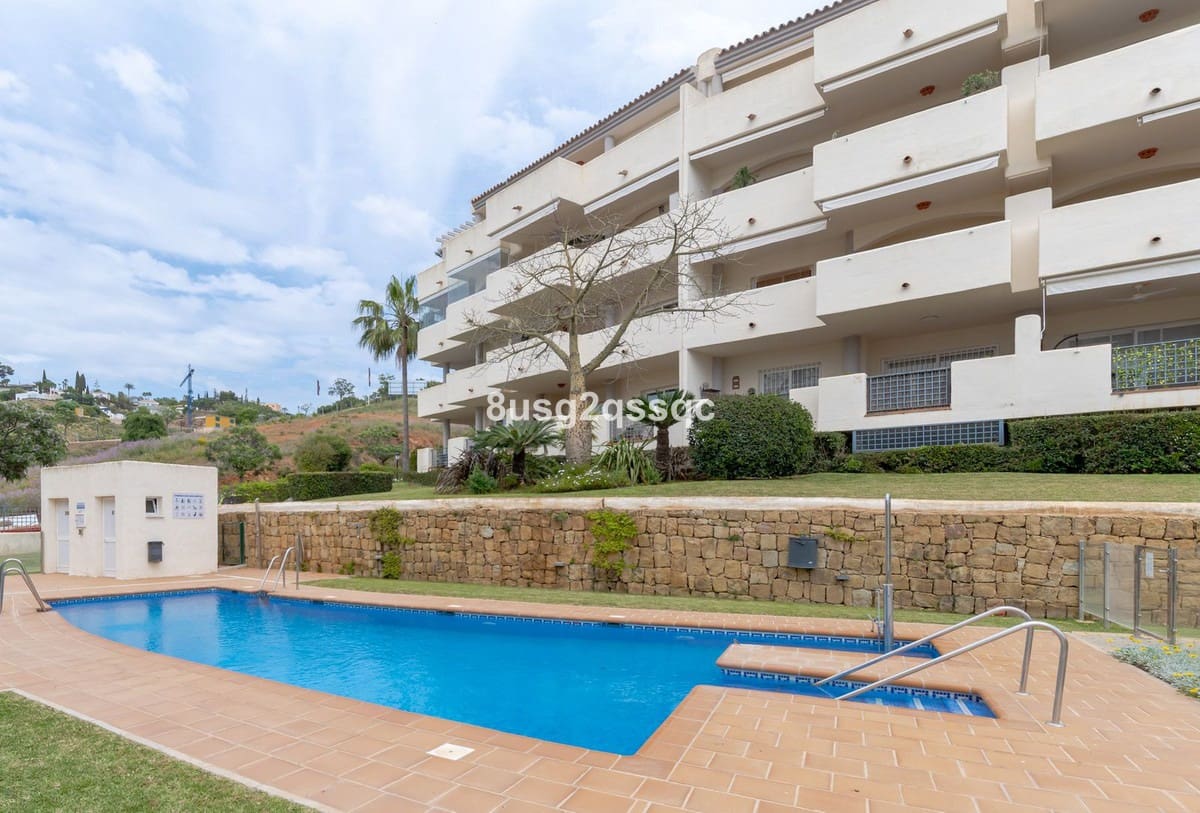3 soveværelse Lejlighed til salg i Elviria med swimmingpool garage - € 399.000 (Ref: 9940429)