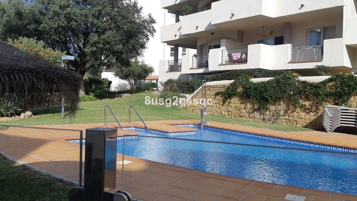 3 soveværelse Lejlighed til salg i Elviria med swimmingpool garage - € 399.000 (Ref: 9940429)