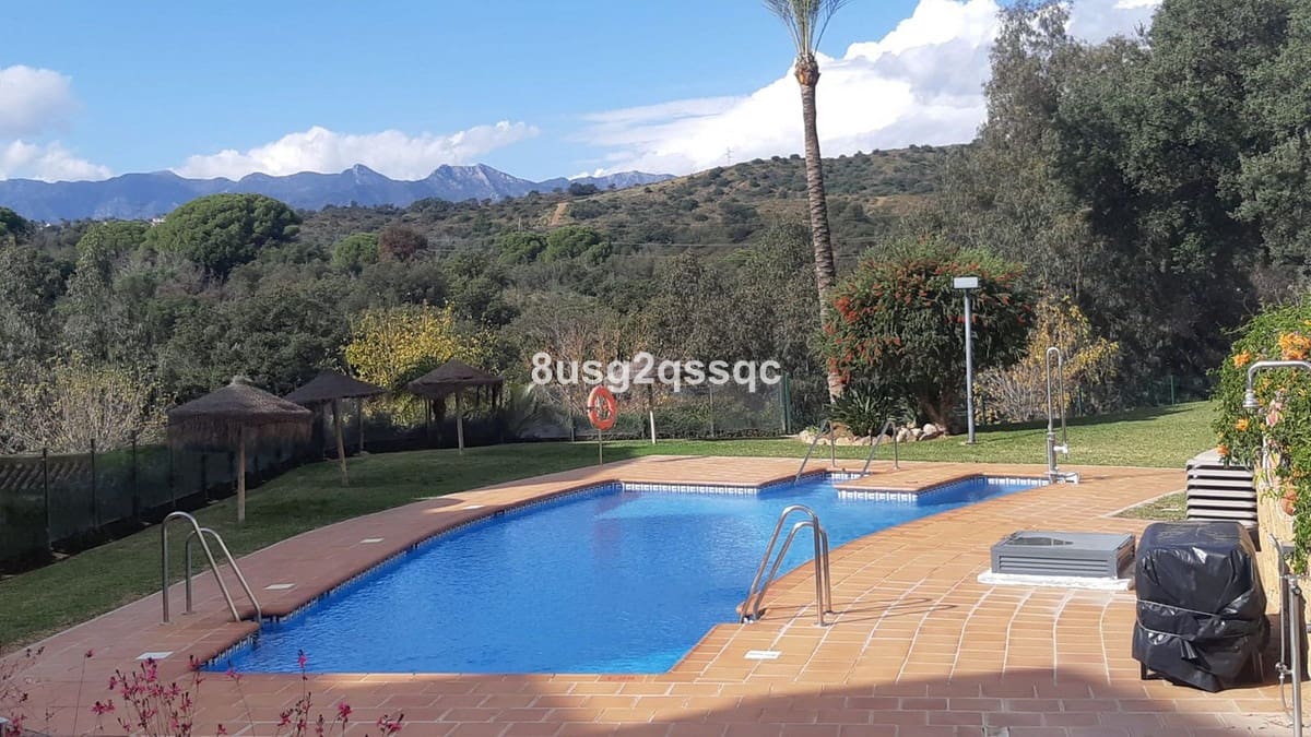 3 soveværelse Lejlighed til salg i Elviria med swimmingpool garage - € 399.000 (Ref: 9940429)