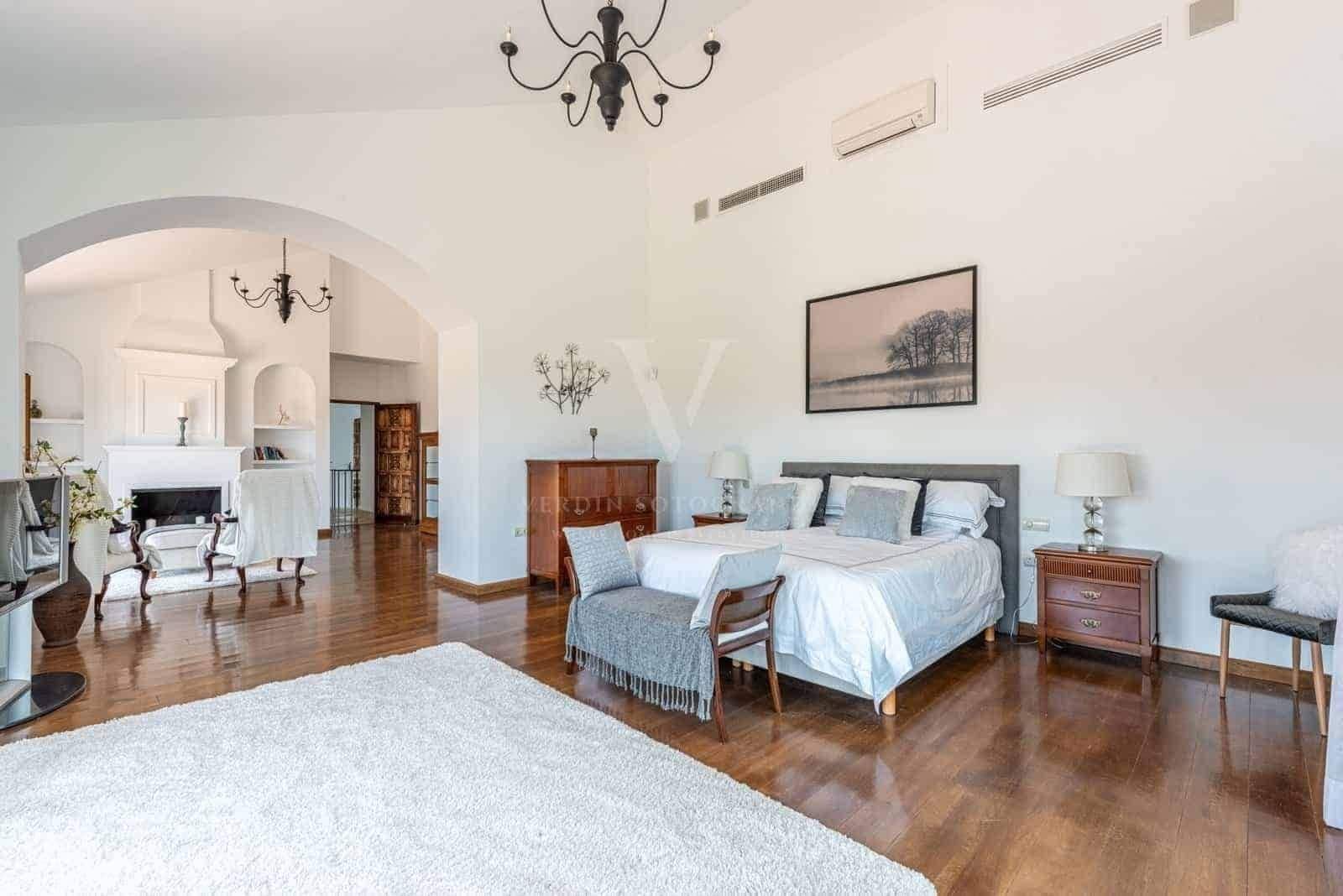 Chalet de 7 habitaciones en Sotogrande en venta con piscina garaje - 5.200.000 € (Ref: 9940823)